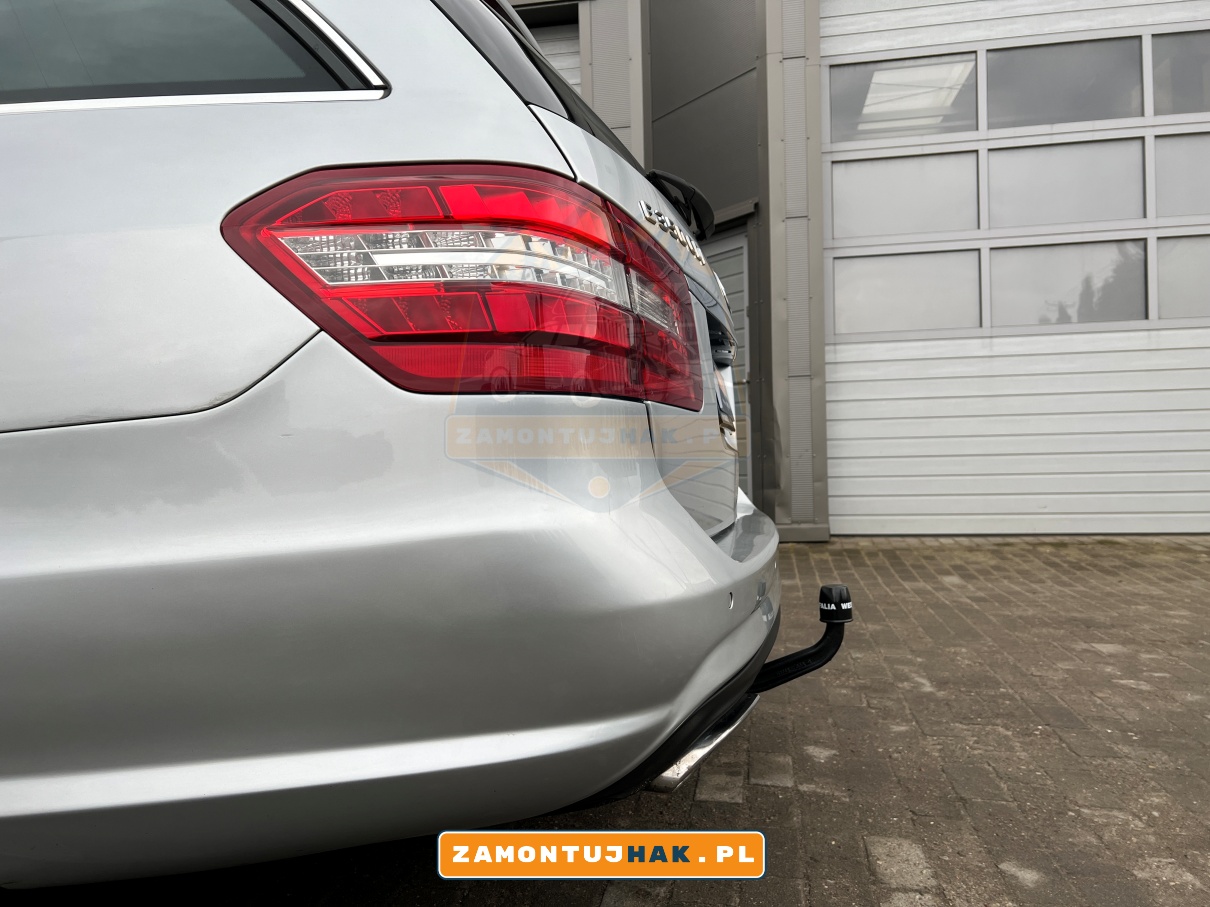 Mercedes E-Class W212 z AMG pakietem i hakiem holowniczym Westfalia A40V - styl i funkcjonalność w jednym